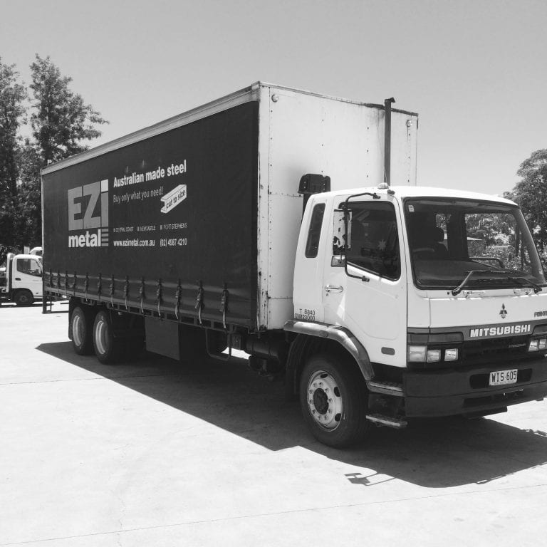 An Ezimetal delivery truck of Mitsubishi brand.