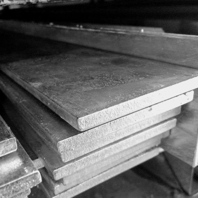Pile of flat steel bars or slabs
